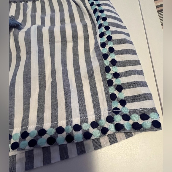 VINEYARD VINES | Med | EMBROIDERED DOTS! - Picture 2 of 13